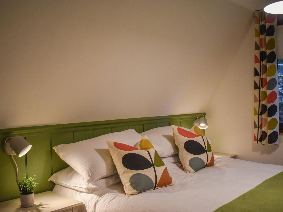 Pine Needle Lodge Kilfinnan Bagian luar foto